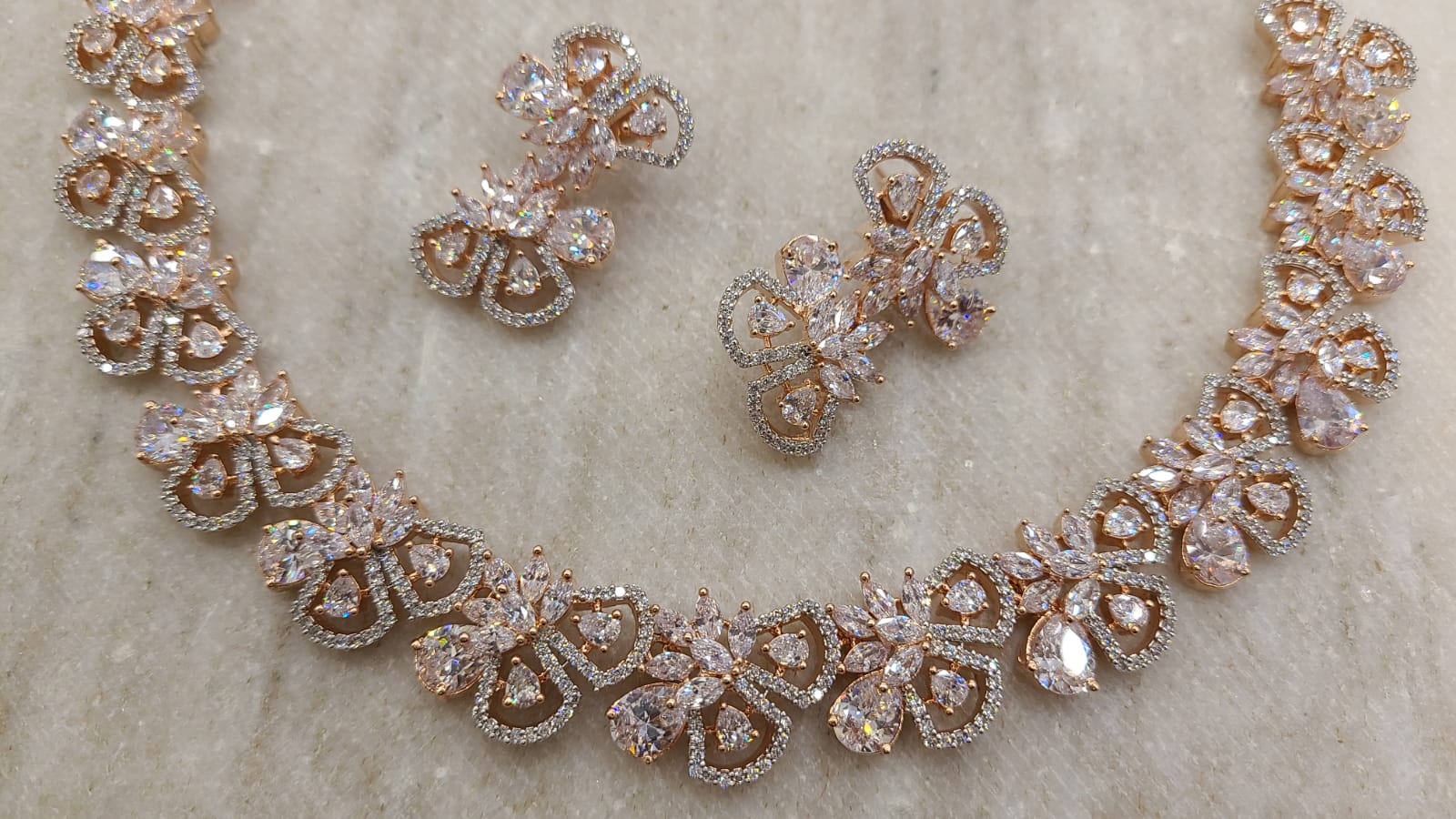 Buy Enticing Rose Gold and Diamond Necklace Set Online